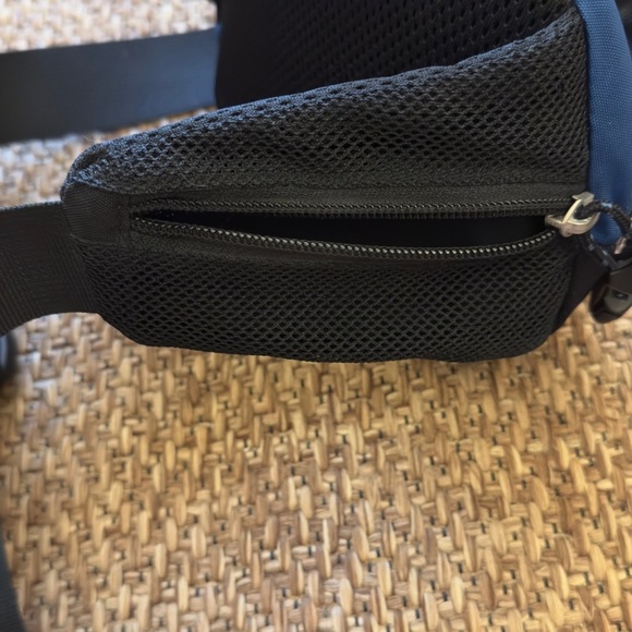 Vintage MEC Waist Pack - Picture 4 of 6